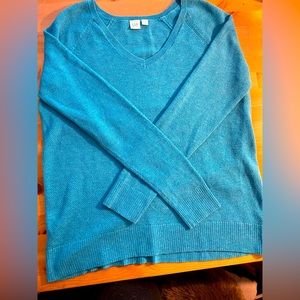 Lovely Blue GAP sweater 🧵